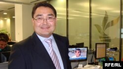 "К-плюс" тобунун директорлор кеңешинин төрагасы Бакытжан Кетебаев "Азаттык" радиосунун Прагадагы башкеңсесинде. 7-октябрь 2009-ж. 