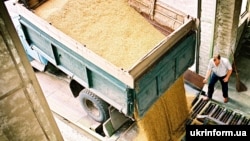 За словами заступника міністра, це робиться для того, щоб в Україні не було «дефіциту обсягів зберігання»