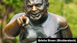 «Пасть порву, моргалы выколю», — ярка ўвасоблены вобраз злодзея ў законе выбралі для помніка актору Яўгену Лявонаву ў Маскве