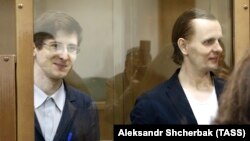 Александр Филинов (слева) и Константин Тепляков в Мосгорсуде, 6 сентября 2017 года