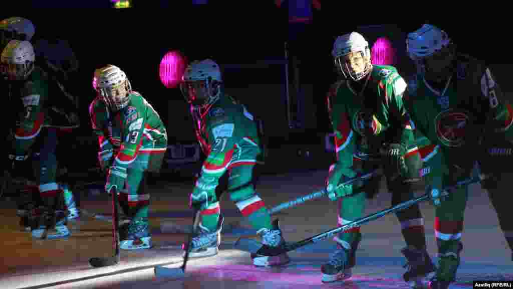 &quot;Ак барс&quot; хоккей такымы киемен кигән яшь хоккейчылар