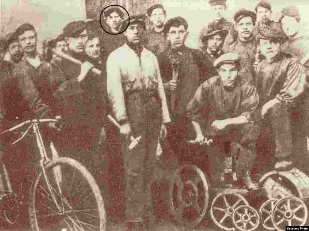 Барои аввалин бор Титоро соли 1911 дар Словения акс гирифтаанд. 