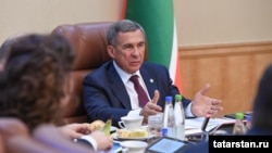 Рөстәм Миңнеханов журналистлар белән очрашуда, 22 декабрь 2017