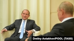 Віктор Медведчук (на фото) вважає незаконними санкції проти каналів, які юридично належать народному депутату від ОПЗЖ Тарасу Козаку 