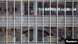 Lehman Brothers банкы банкрот болор алдында  банкирлердин Лондондогу кеңседе өткөн жыйыны. 11-сентябрь, 2008-жыл. 