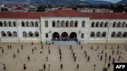 Հունաստան - Դրամա քաղաքի ավագ դպրոցի աշակերտները սոցիալական հեռավորություն են պահպանում, 14-ը սեպտեմբերի, 2020թ. 