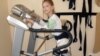 Влада Свинцицкая занимается на тренажере. Март 2012 года. 