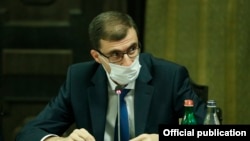 Armenia -- Labor and Social Affairs Minister Mesrop Arakelian at a cabinet meeting in Yerevan, December 17, 2020.