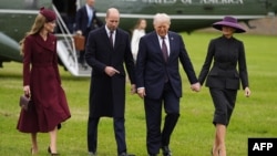 ԱՄՆ նախագահ Դոնալդ Թրամփին և առաջին տիկին Մելանիա Թրամփին ողջունում են Մեծ Բրիտանիայի Ուելսի արքայազն Ուիլյամը և Ուելսի արքայադուստր Քեթրինը Վինձորի դղյակի տարածքում, 17-ը սեպտեմբերի, 2025 թ., պետական այցի շրջանակներում