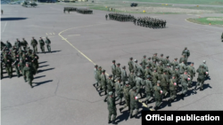 Արցախում ռուս խաղաղապահները Ստեփանակերտի օդանավակայանում զորահանդեսի փորձ են անում, արխիվ