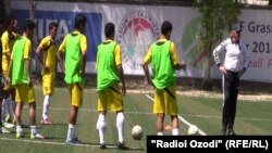 Акс аз бойгонӣ: Футболбозони афғон дар Душанбе. Моҳи майи соли 2014