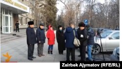 24-декабрда маданият ишмерлери Каржы министрлигинин алдына митингге чыкты. 