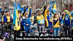 Акція у столиці Нідерландів на підтримку Угоди про асоціацію України і Євросоюзу. Амстердам, 3 квітня 2016 року