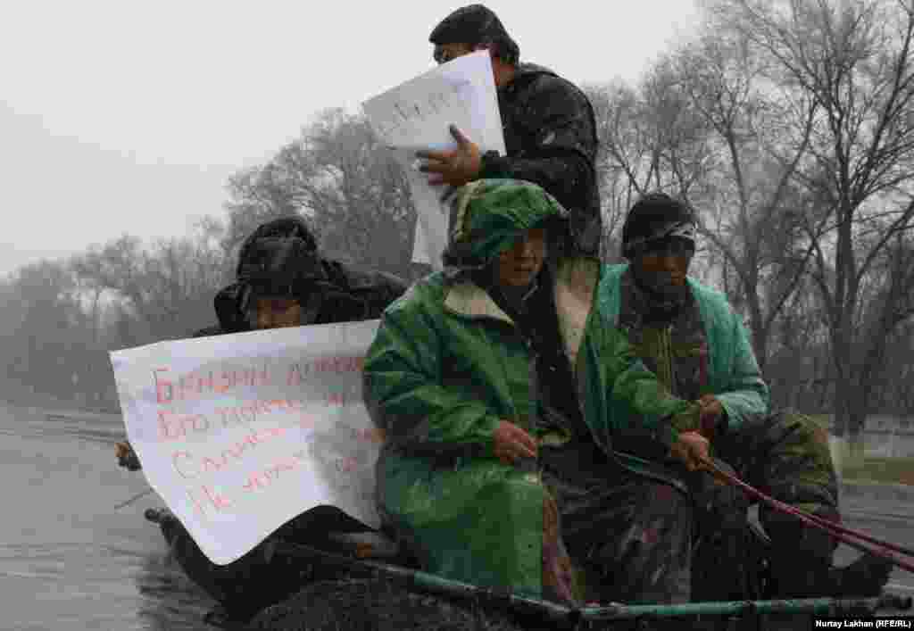 Они буксировали машину &laquo;Жигули&raquo; до автозаправочной станции. 