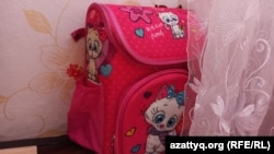 Биыл Орал қаласындағы мектепке бірінші сыныпқа баратын Верониканың мектепке жинаған заттары — бір рюкзак пен бірнеше дәптер ғана.