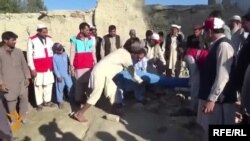 تصویر آرشیف: امداد رسانان کمک های بشری را بخشی از مناطق شرقی افغانستان منتقل می کنند