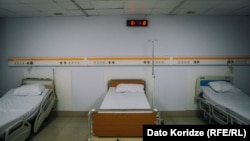 Судя по заверениям главы Минздрава, дефицита коек или врачебного персонала нет и не предвидится