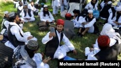شماری از زندانیان گروه طالبان که از سوی حکومت افغانستان رها شده اند. May 26, 2020