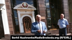 Посол Беларуси в Украине Игорь Сокол (в центре)