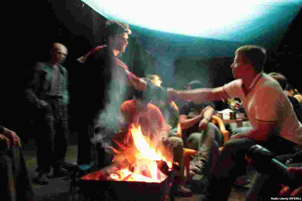 Лагерь в Химкинском лесу перед ночным рейдом