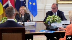 «Вимога Росії, щоб Київ віддав вільні частини Донбасу, якщо говорити відверто, відповідає пропозиції, щоб США віддали Флориду», – сказав Мерц 