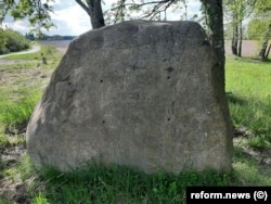 Камень, на якім была шыльда ў памяць пра Тадэвуша Касьцюшку