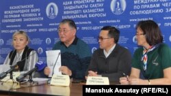 Азаматтық белсенділер "жиһадшылар" ісі бойынша сотталушыларға қатысты жиын өткізіп отыр. Алматы, 21 қараша 2018 жыл.  