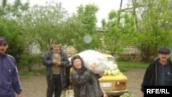 Ağstafa rayonunda bazar,  4 may 2006