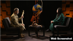 Timur Barotov Azatlıq Radiosınıñ studiyasında. Kıyiv, 2025 senesi orta küz ayı