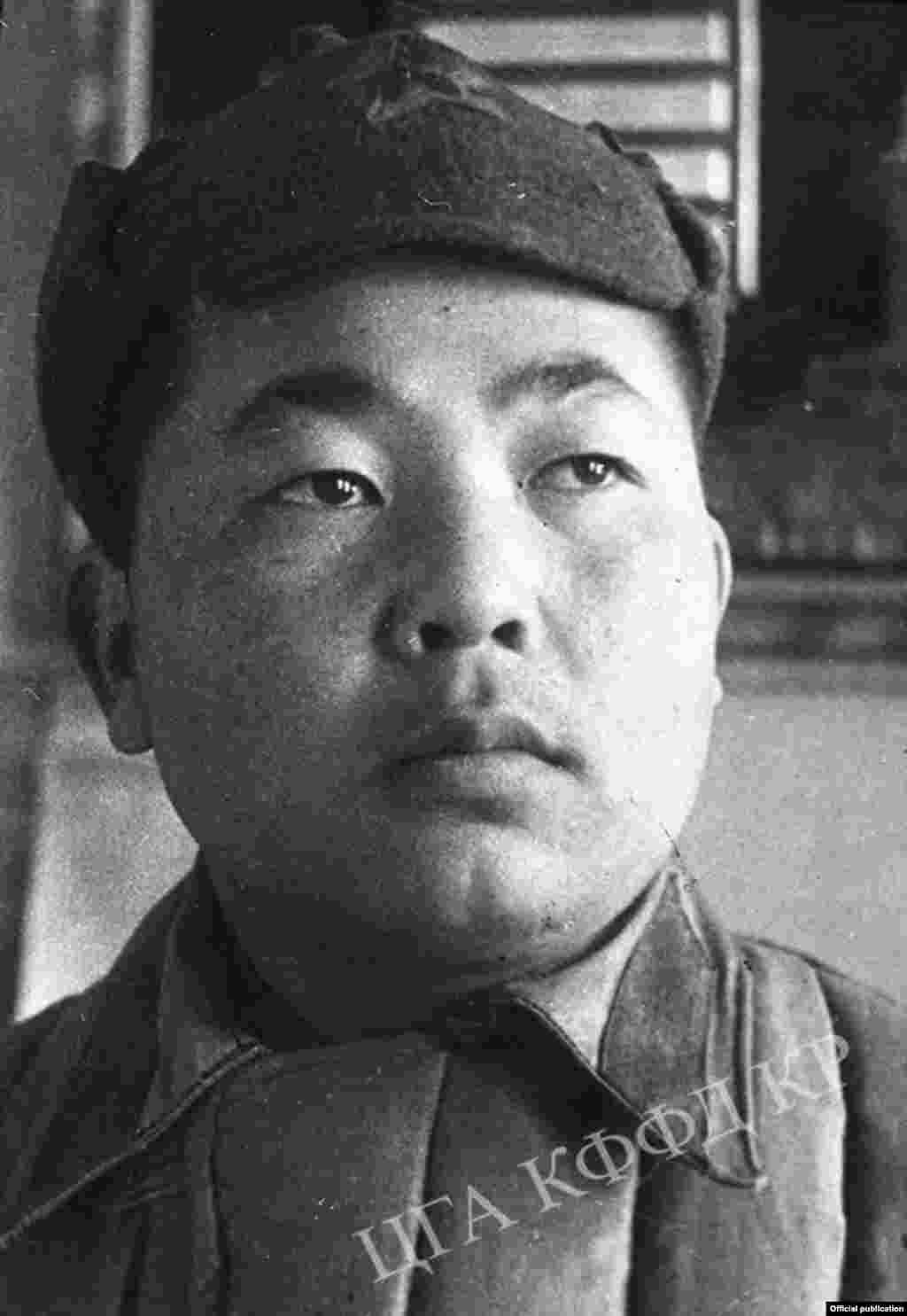 Буденов районунун Чоң-Токой колхозунун мурдагы койчусу, 8-гвардиялык дивизиянын катарындагы согуштун катышуусу, комсомол Р.Сүйөркулов. Фрунзе облусу. 1941-ж.