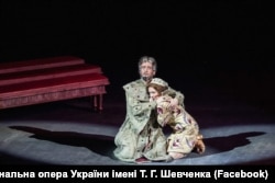 Під час вистави «Борис Годунов» у Києві, 2015 рік