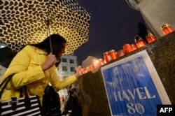 Вшанування пам'яті Вацлава Гавела на площі Венцеслас. Прага, 5 жовтня 2016 року