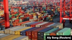 Контейнеры в порту Яншань в Шанхае, 24 сентября 2016 года