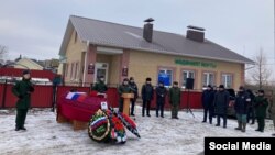 Сугышта һәлак булган Расил Шакирҗанов белән хушлашу мәрасиме. Актаныш районы, 2024 елның 7 декабре