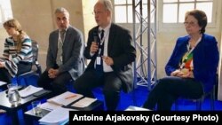 Учасники діалогу між Україною, Росією та ЄС: Анастасія Кириленко, Костянтин Сігов, Антуан Аржаковський, Галя Аккерман