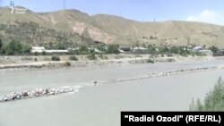 Оби рӯдхонаҳои Тоҷикистон сард ва барои шино хатарнок аст.