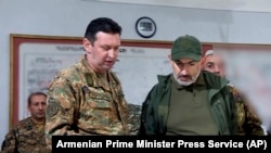 Վարչապետն Նիկոլ Փաշինյանը, Պաշտպանության բանակի հրամանատար Ջալալ Հարությունյանը Արցախում, 6-ը հոկտեմբերի, 2020թ.