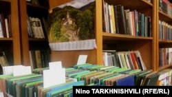 Модернизация библиотек, кроме переподготовки служащих и проведения экзаменов, предусматривает и внедрение мультимедийных технологий