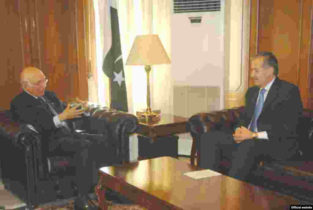 Мулоқот бо Сартоҷ Азиз.