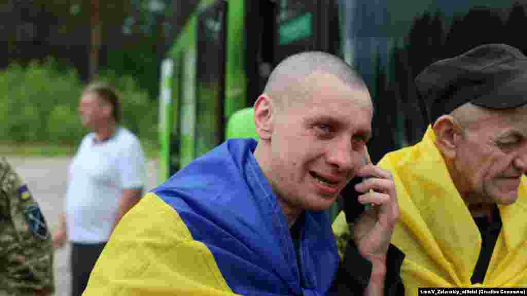 Сльози від емоцій: нарешті вільний, на своїй землі, розмовляєш з рідними, які так довго чекали твого повернення