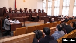 Конституционный суд Армении заслушивает два иска с требованием признать выборы недействительными, Ереван, 11 марта 2013 г..  