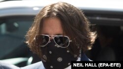 Միացյալ Թագավորություն - Ջոնի Դեփը ժամանում է Լոնդոնի դատարան, 7-ը հուլիսի, 2020թ. 