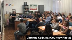 Лилиана Сафина татар телен төрле милләт, төрле яшьтәге кешеләргә укыта