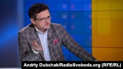 «Я вважаю, що все, що не є російською вакциною, добре. Потреба у вакцині буде шалена», – заявив Дмитро Кулеба