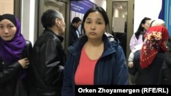 Многодетная мать Динара Омарова в центре занятости населения. Нур-Султан, 12 апреля 2019 года.