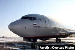 Самолет в аэропорту Шереметьево