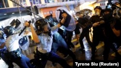 Police clash with anti-extradition bill protesters after a protest, at Tsuen Wan, in Hong Kong, China August 25, 2019. REUTERS/Tyrone Siu