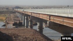 Мост "Дусти" соединяет Таджикистан и Афганистан