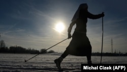 Особливо мальовничими з кольоровим сніговим покриттям виглядають лижні траси й зимові санаторії в горах, пишуть чеські ЗМІ