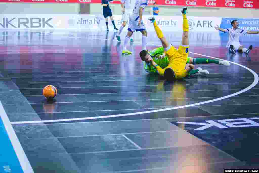 Казахстан участвовал в чемпионате мира по футзалу в 2000 году в Гватемале. Тогда команда из Казахстана проиграла хозяевам поля, Португалии, Бразилии. Чемпионат Европы 2016 года пройдет в феврале 2016 года. В турнире будут участвовать 12 лучших команд Европы.